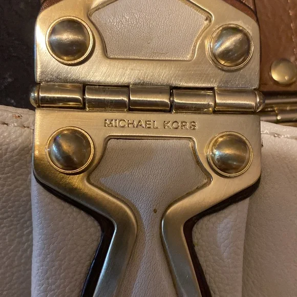 Micheal kors off-white purse - Picture 10 of 12